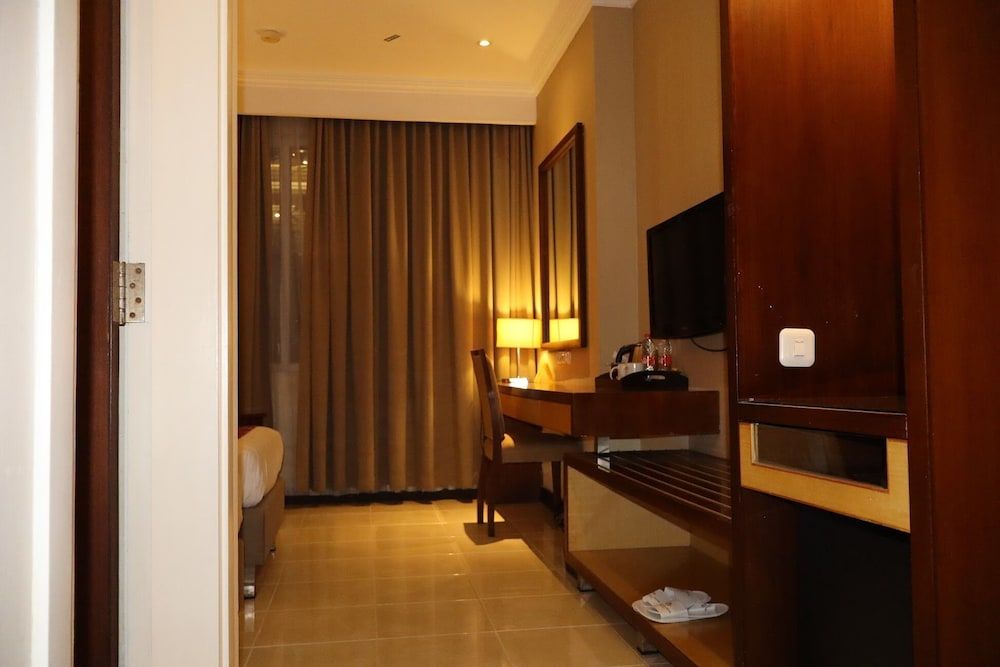The Victoria Hotel Yogyakarta Superior Room 8