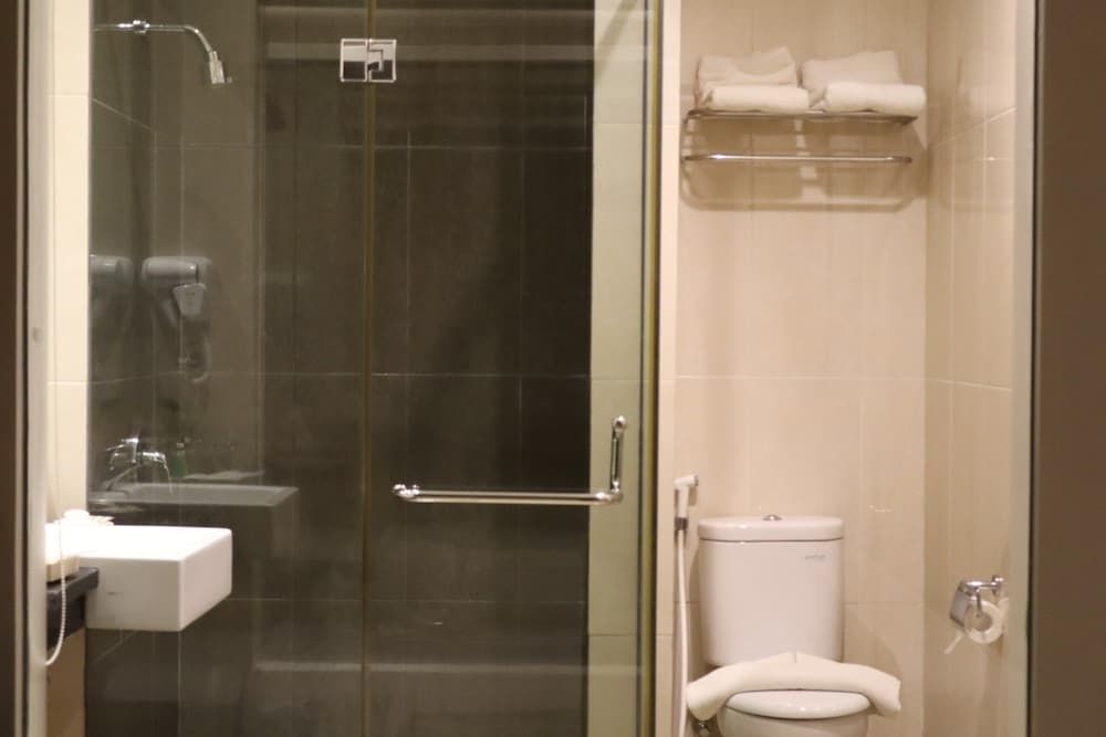 The Victoria Hotel Yogyakarta Superior Room 4