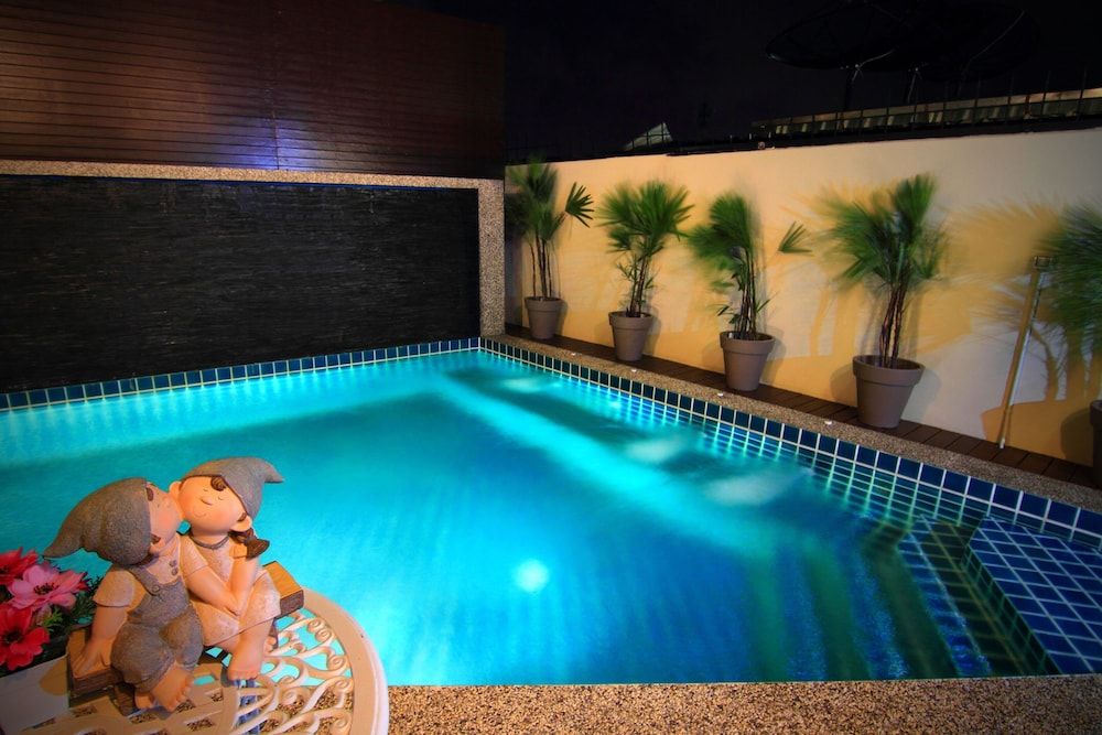 undefined Cool Residence 8