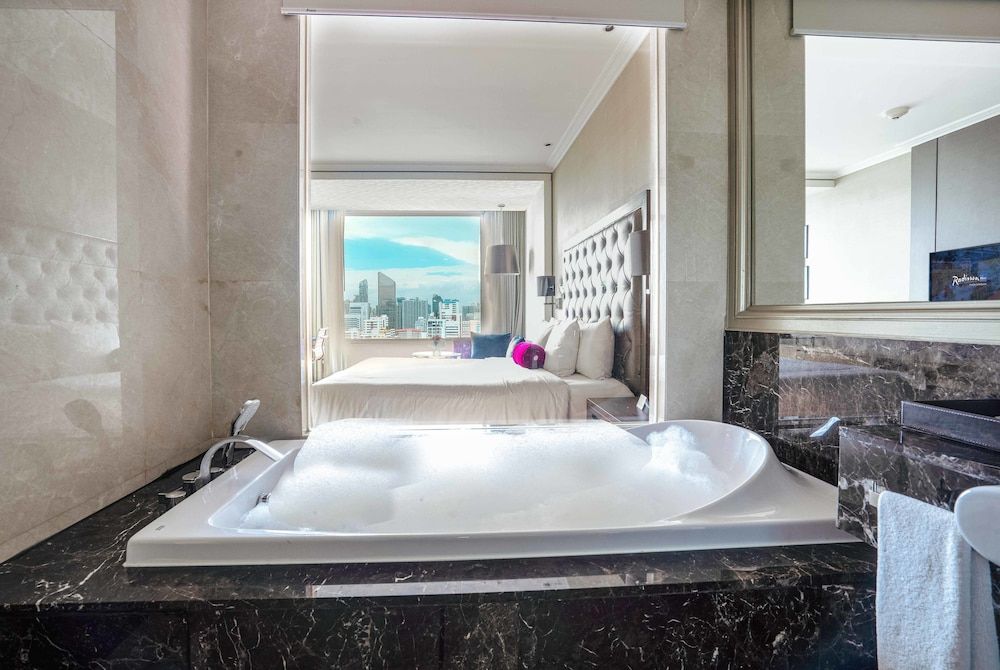 undefined Radisson Blu Plaza Bangkok 10