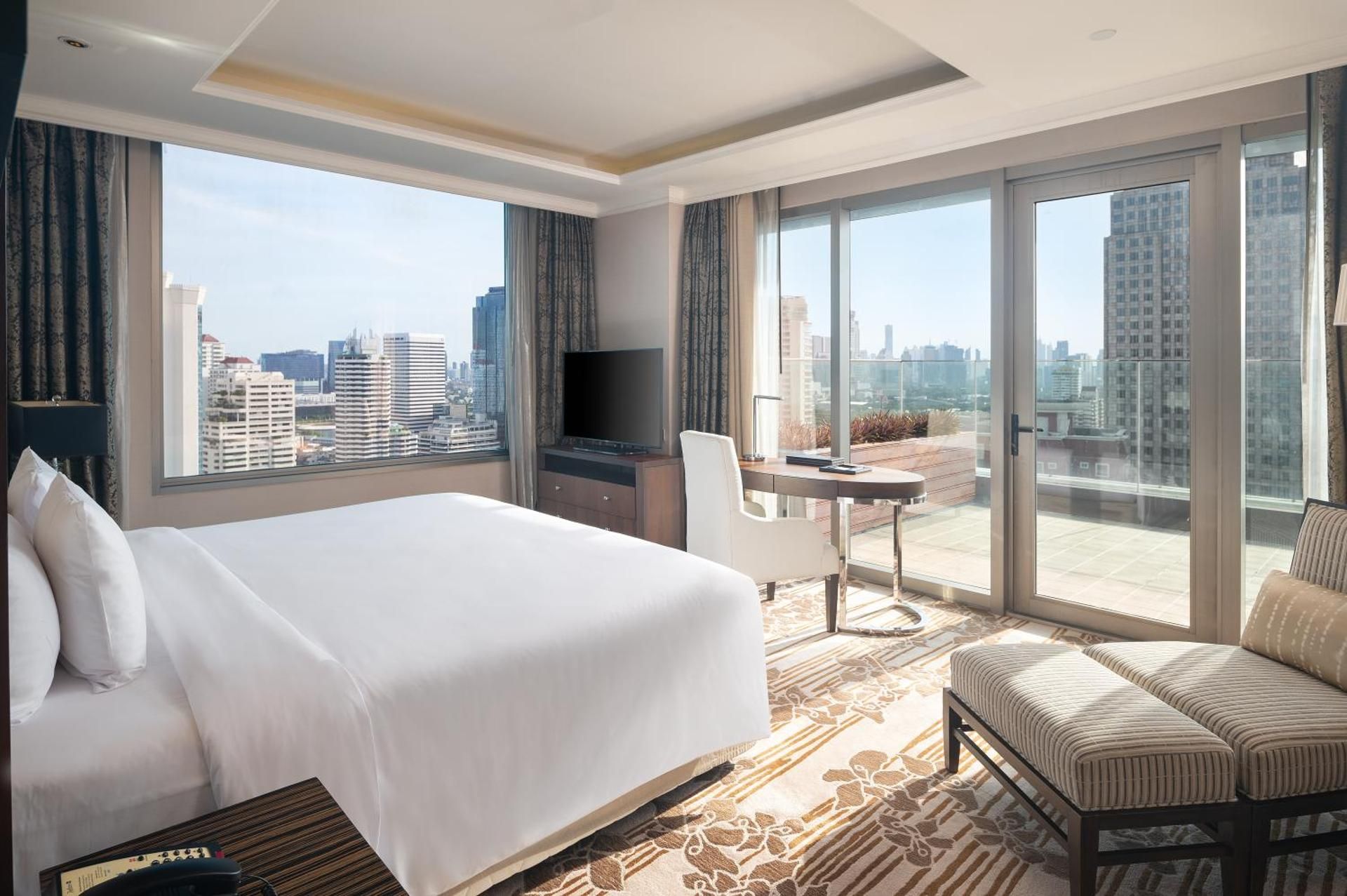 Presidential Suite with Lounge Access