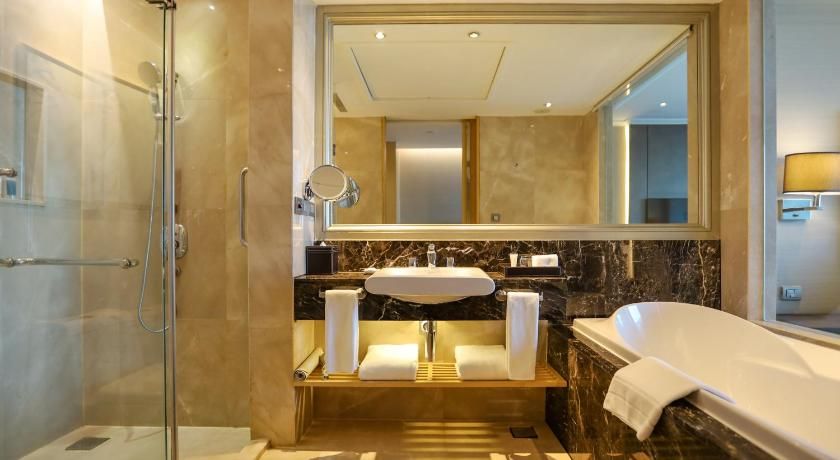 Radisson Blu Plaza Bangkok Deluxe Room City View 8
