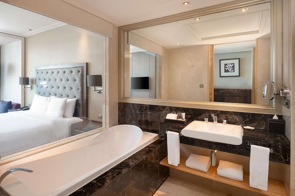 Radisson Blu Plaza Bangkok Deluxe Room, City View 6