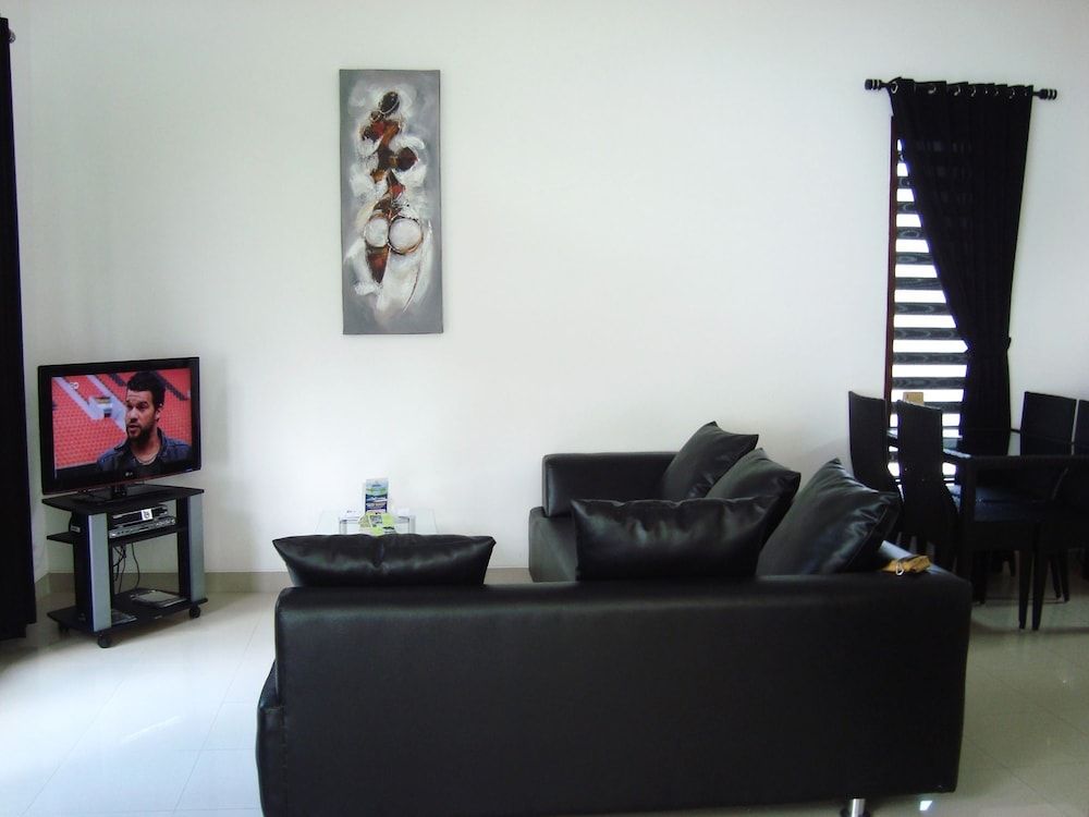 Dream Estate Studio 6