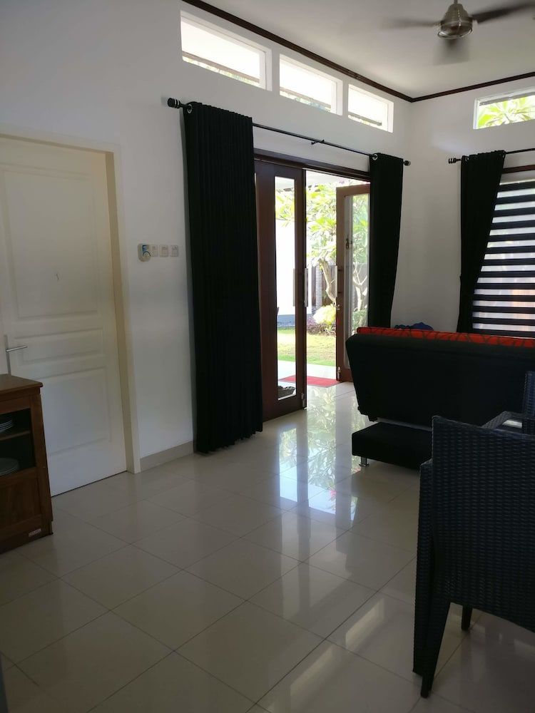 Dream Estate Studio 8