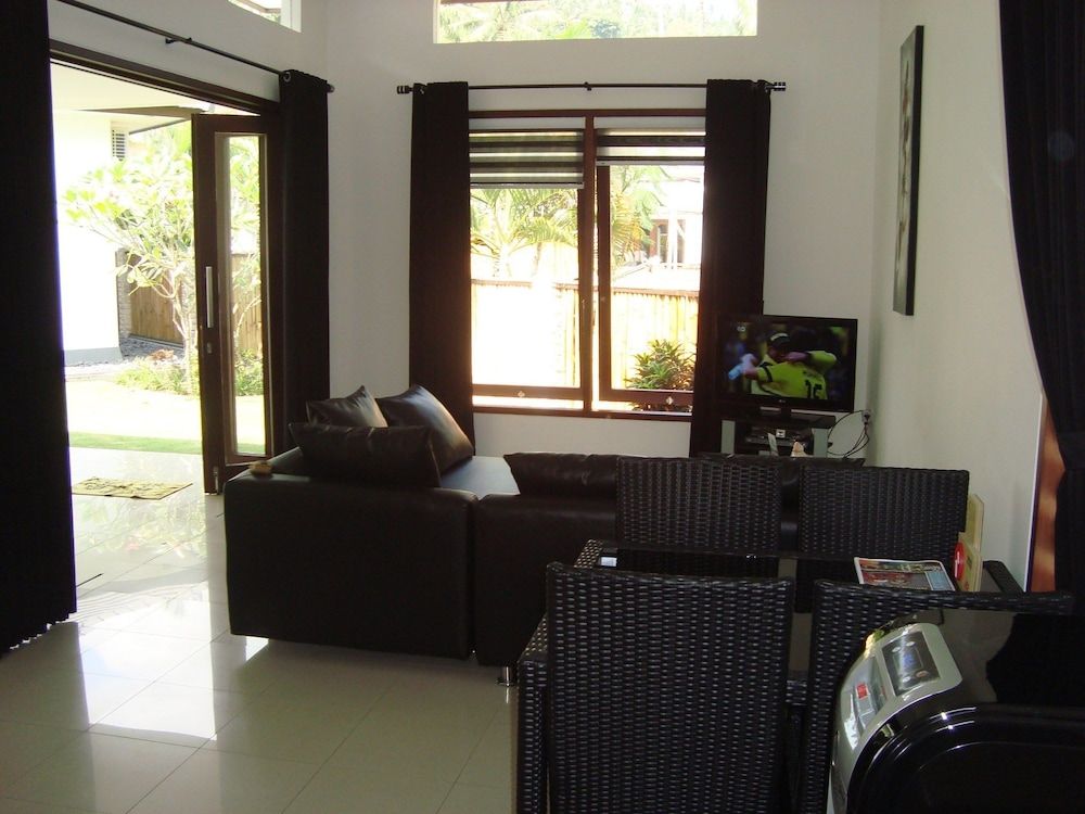 Dream Estate Studio 5