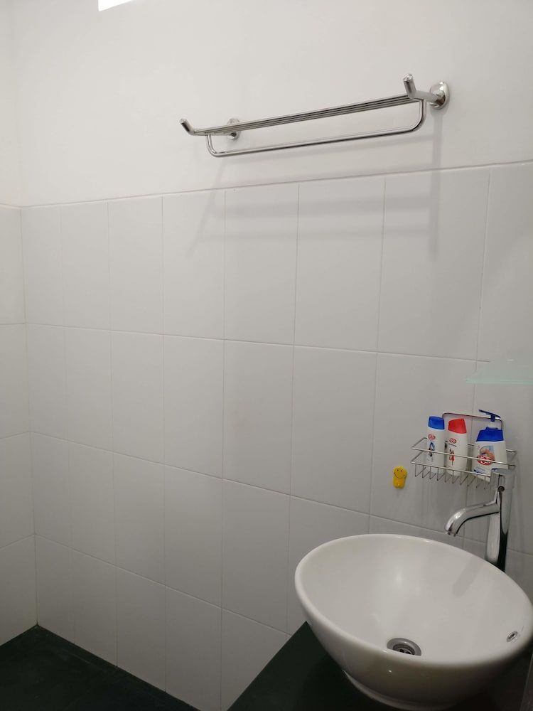 Dream Estate Studio 14