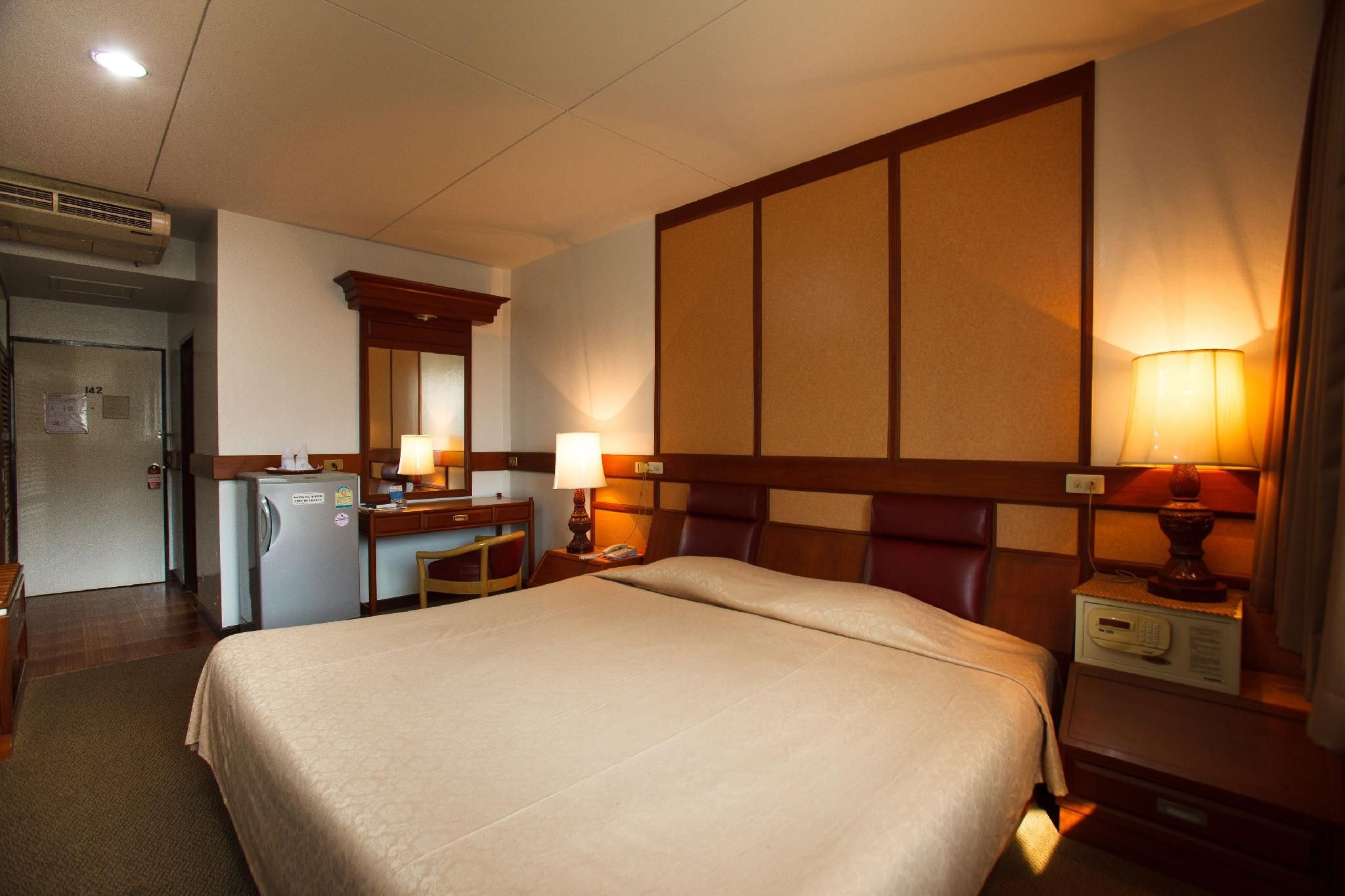 Nana Hotel Standard Room 8