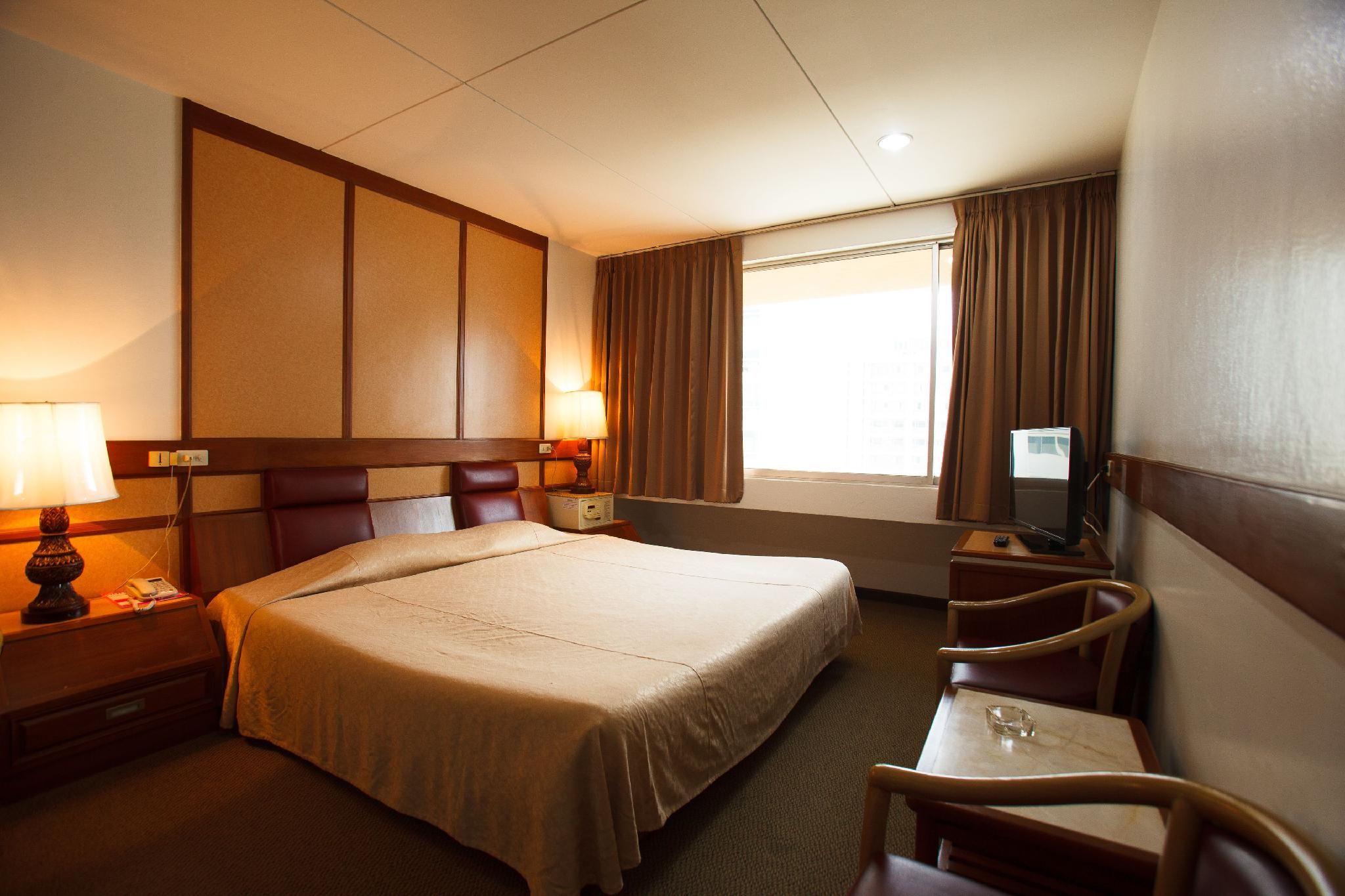 Nana Hotel Standard Room 7
