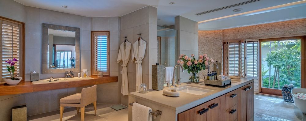Villa Languor - Oceanfront Master Suite