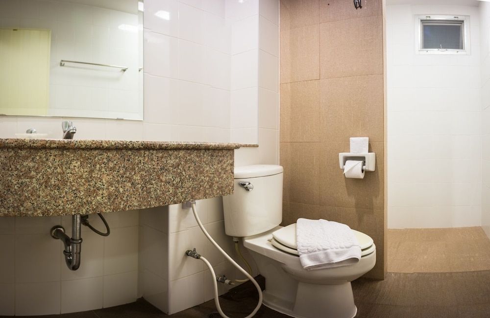 Sunshine Hostel Hua Hin Standard Double Room 4