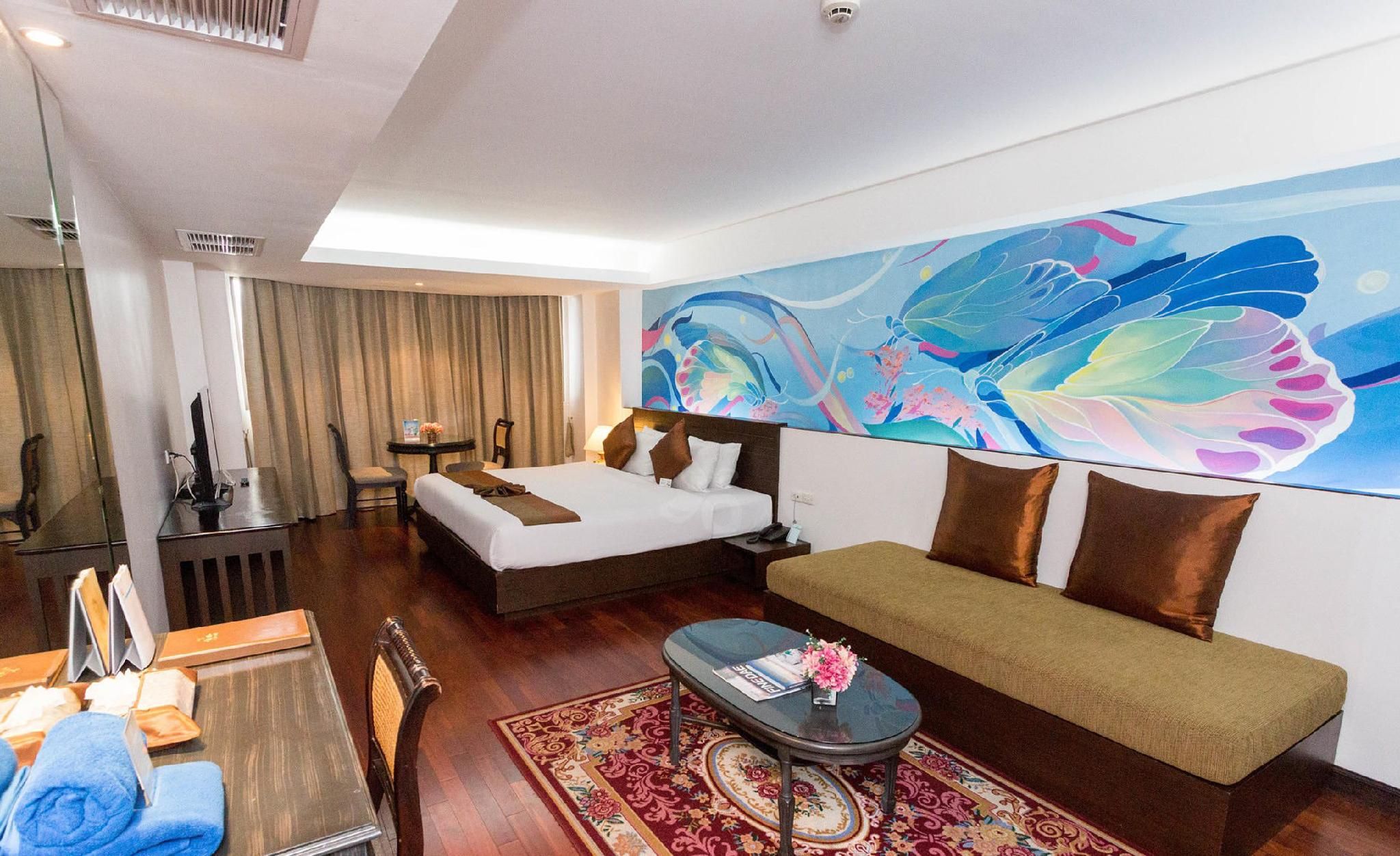 Deluxe Room (1 double or 2 twin beds)