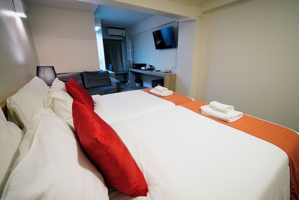 Deluxe Triple Room, Window