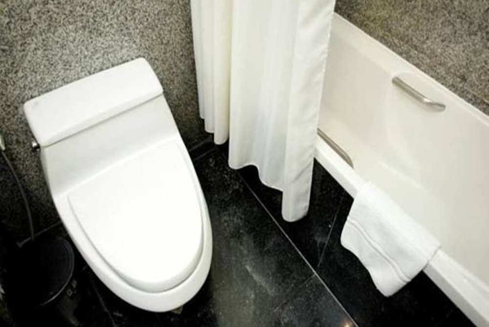 Majestic Suites Superior Double Room 8