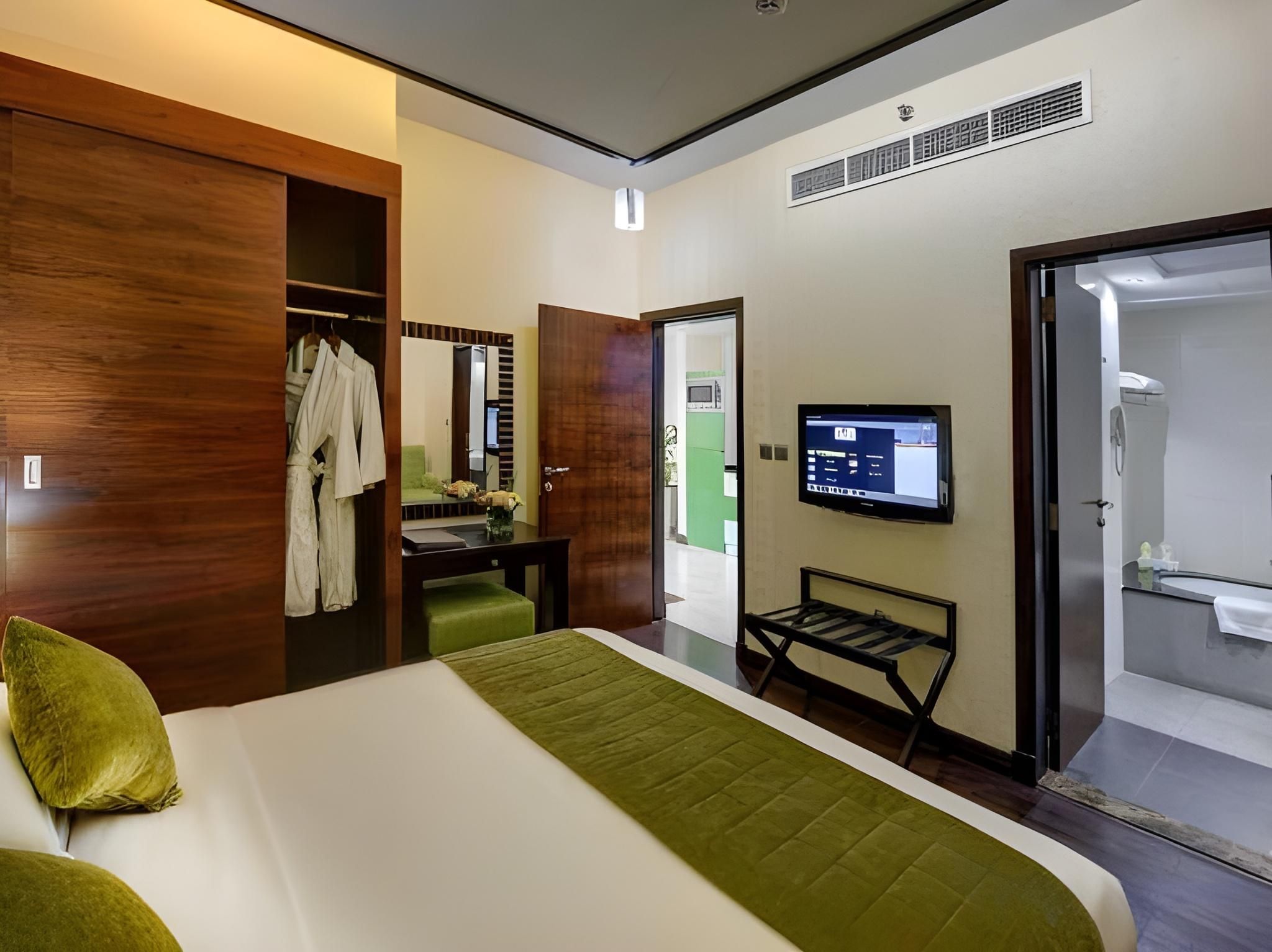 Sunday Marina View Hotel Apartments Deluxe Studio King Apartment 16