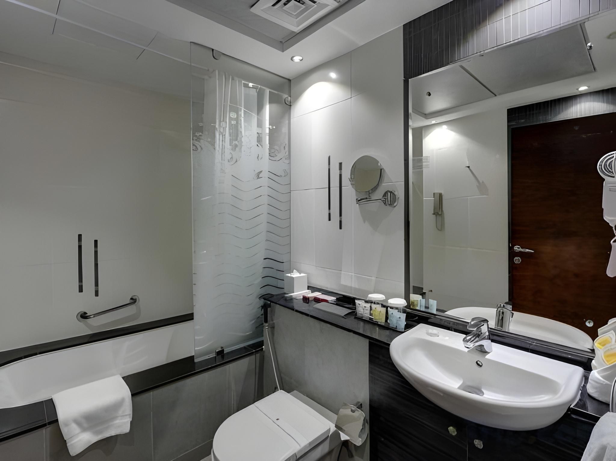 Sunday Marina View Hotel Apartments Deluxe Studio King Apartment 11