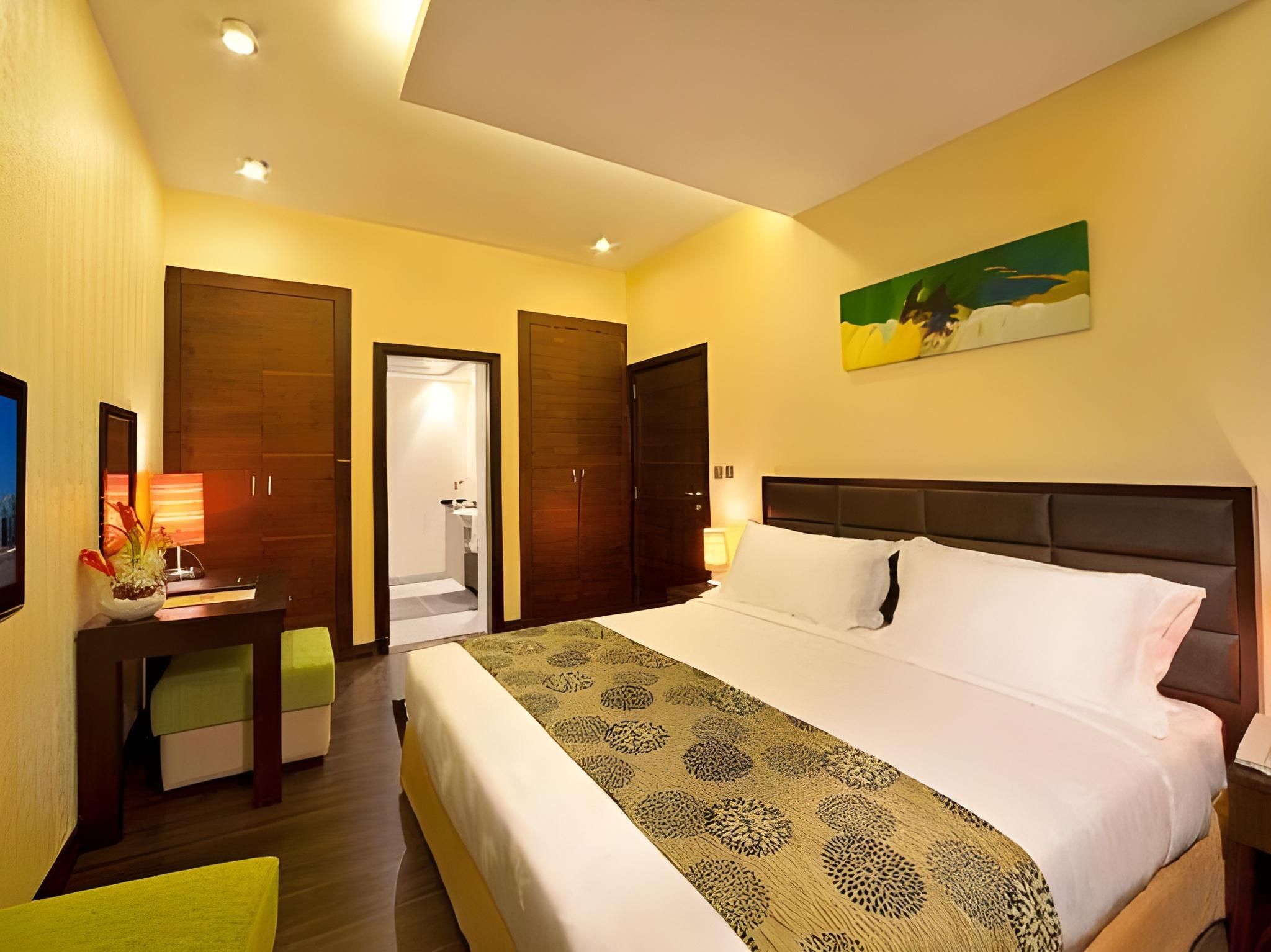 Sunday Marina View Hotel Apartments Deluxe Studio King Apartment 8