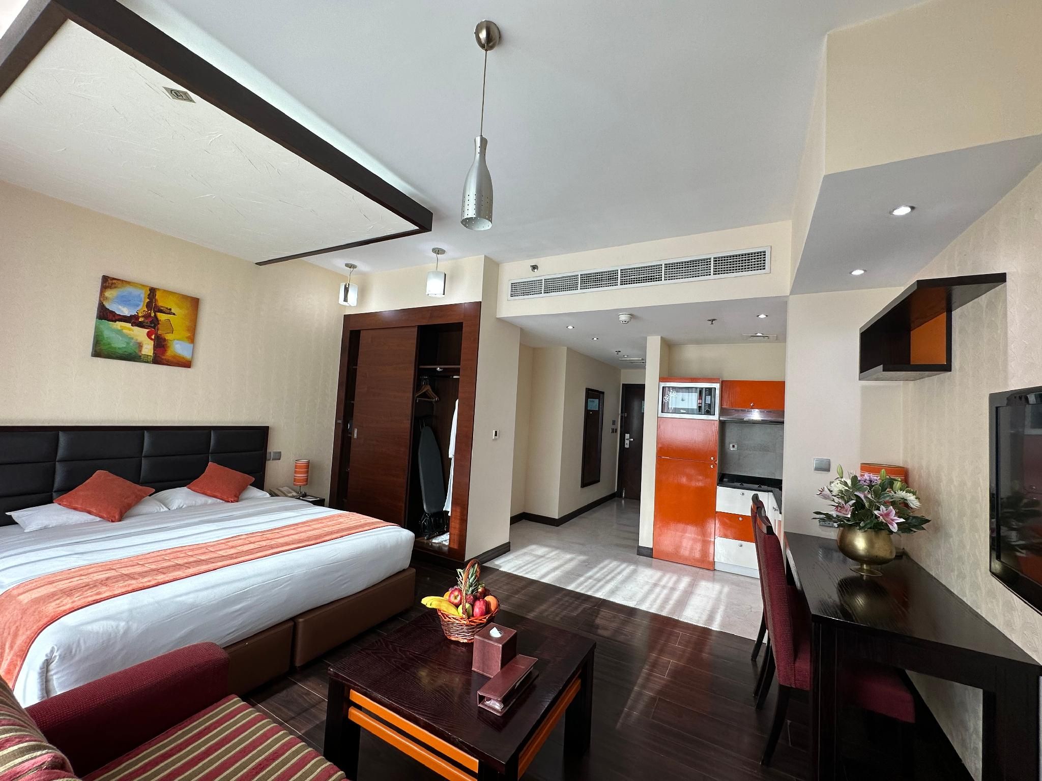 Sunday Marina View Hotel Apartments Deluxe Studio King Apartment 5