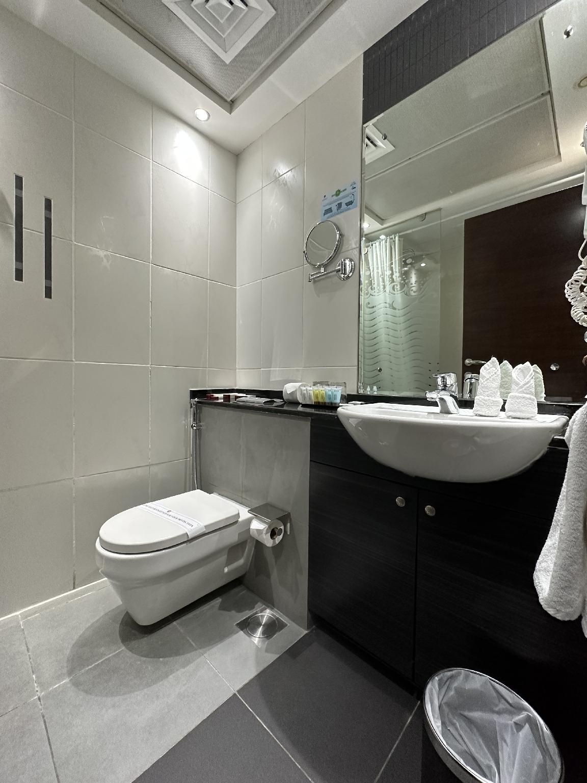 Sunday Marina View Hotel Apartments Deluxe Studio King Apartment 10