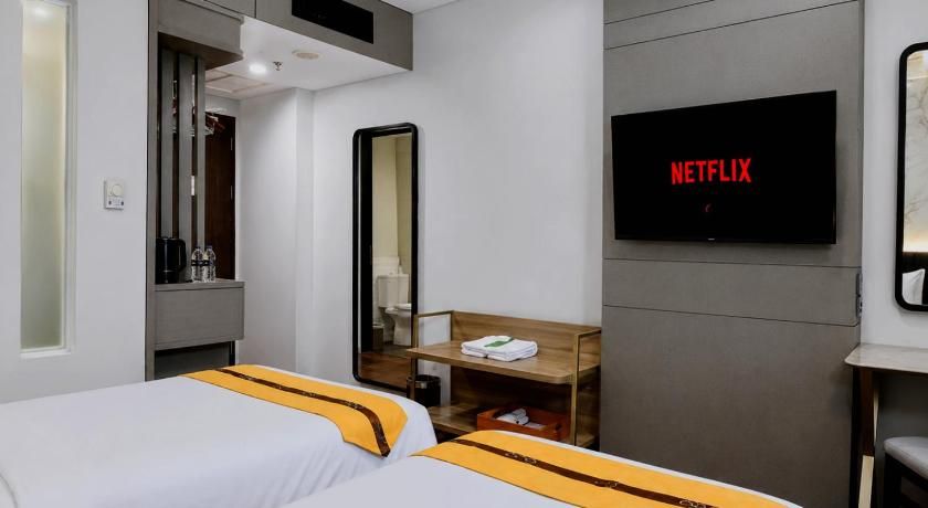 Oria Hotel Jakarta Superior Twin Room 10