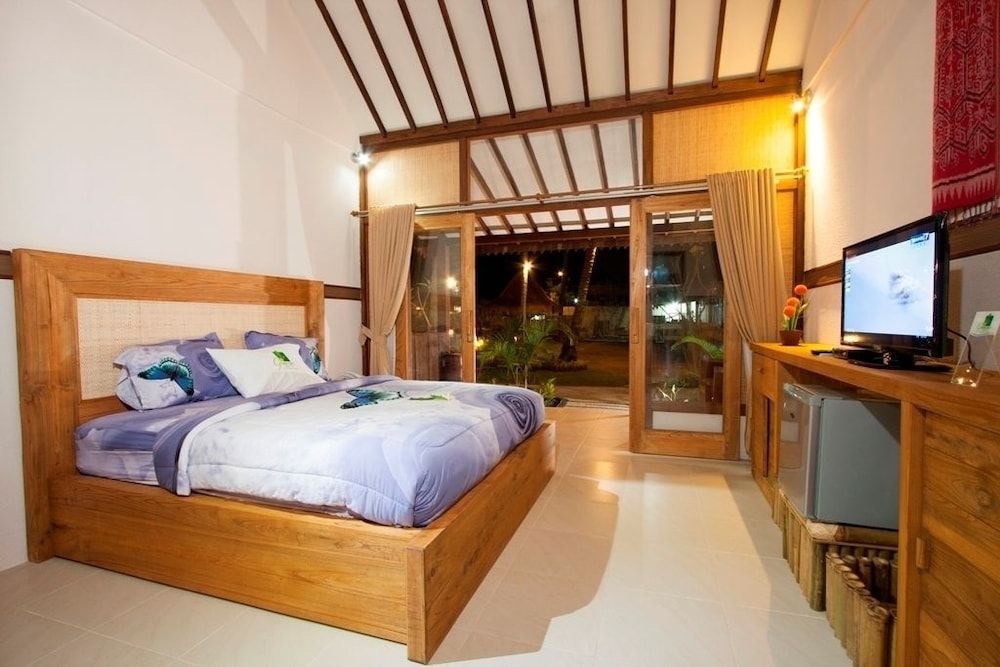 Standard Room, Poolside