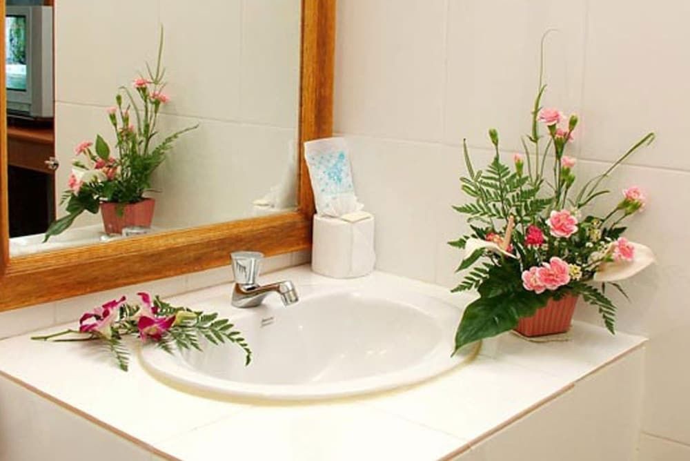 Oasis Resort Standard Double Room with Fan 4