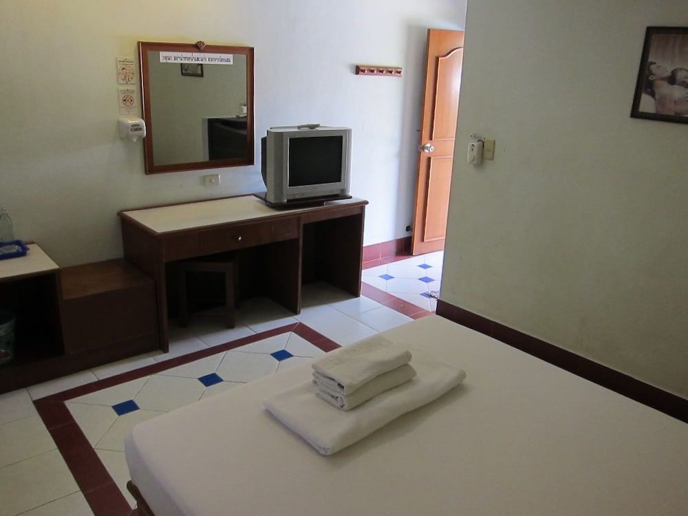 Oasis Resort Standard Double Room with Fan 5