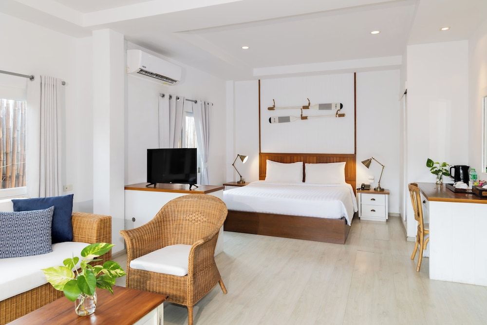 undefined Malibu Beach Resort 9