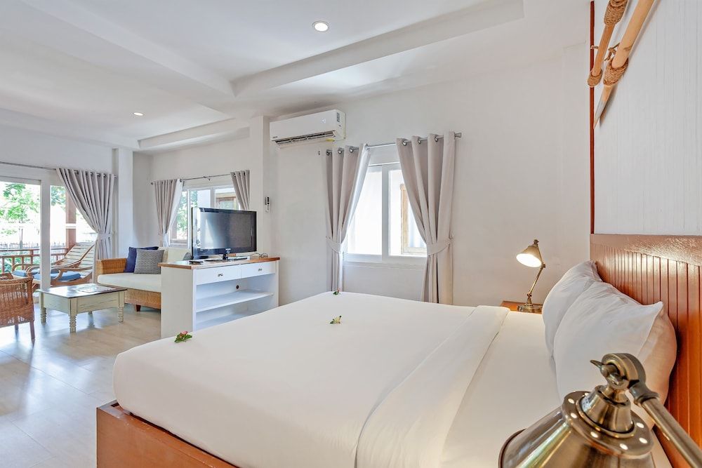 undefined Malibu Beach Resort 8