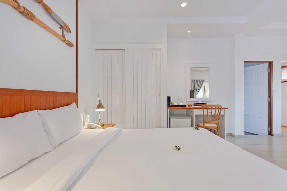 undefined Malibu Beach Resort 9