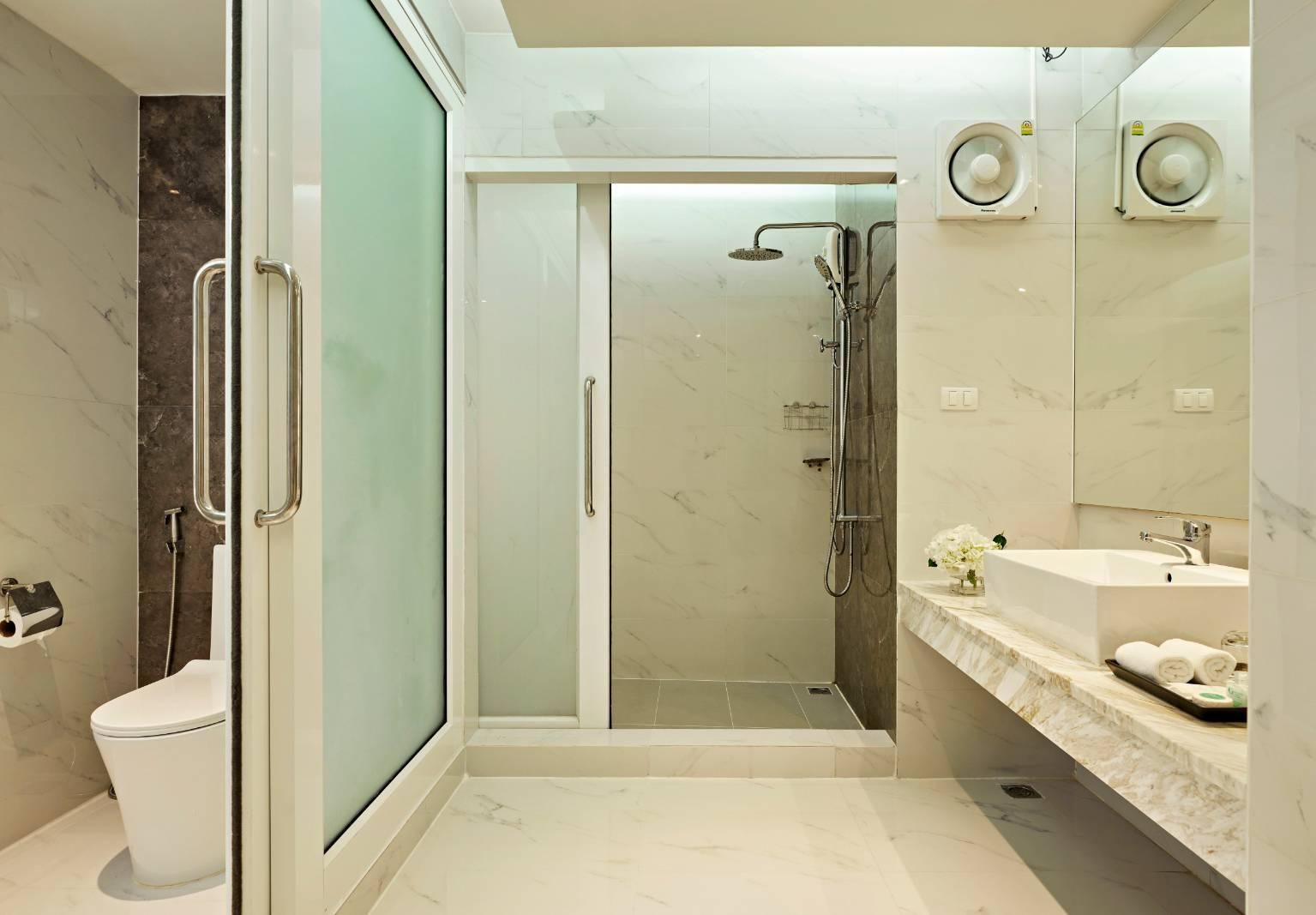 1 Bedroom Suite 1 King Non-Smoking