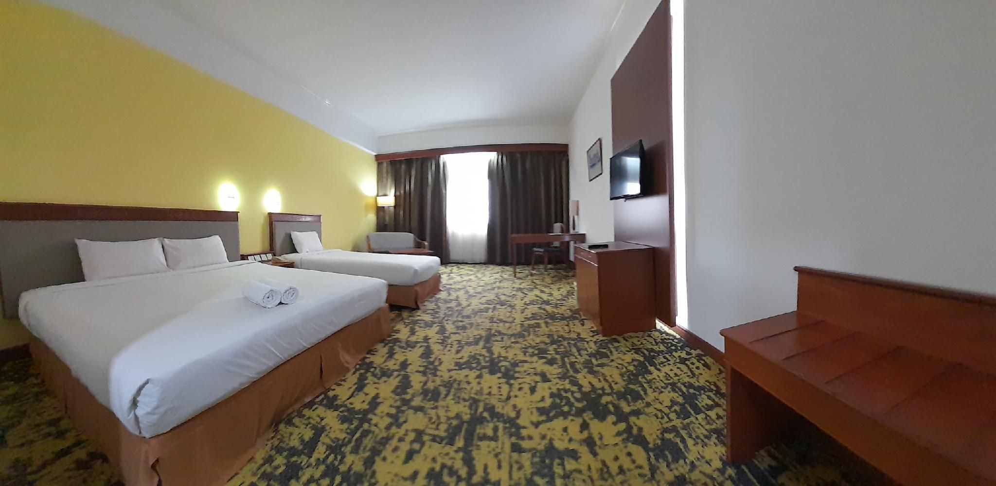 DELUXE TRIPLE - Room Only