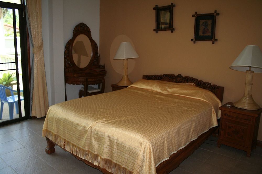 Long Beach Inn Deluxe Room 3