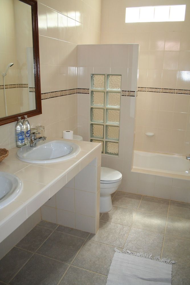 Long Beach Inn Executive Room 6