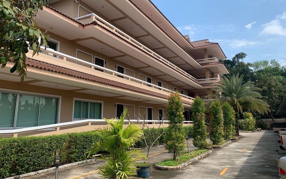 undefined Tharapark View Hotel 4