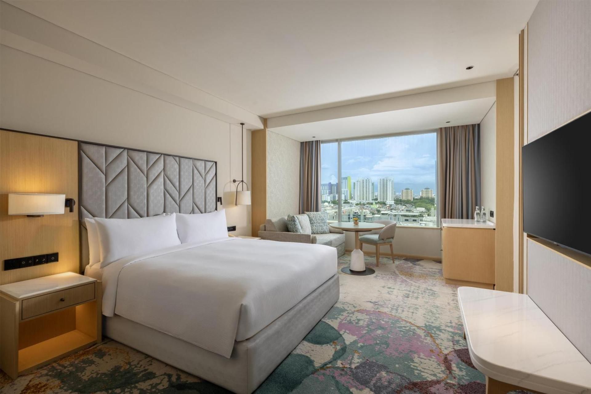 DoubleTree by Hilton Jakarta Kemayoran King Guest Room High Floor