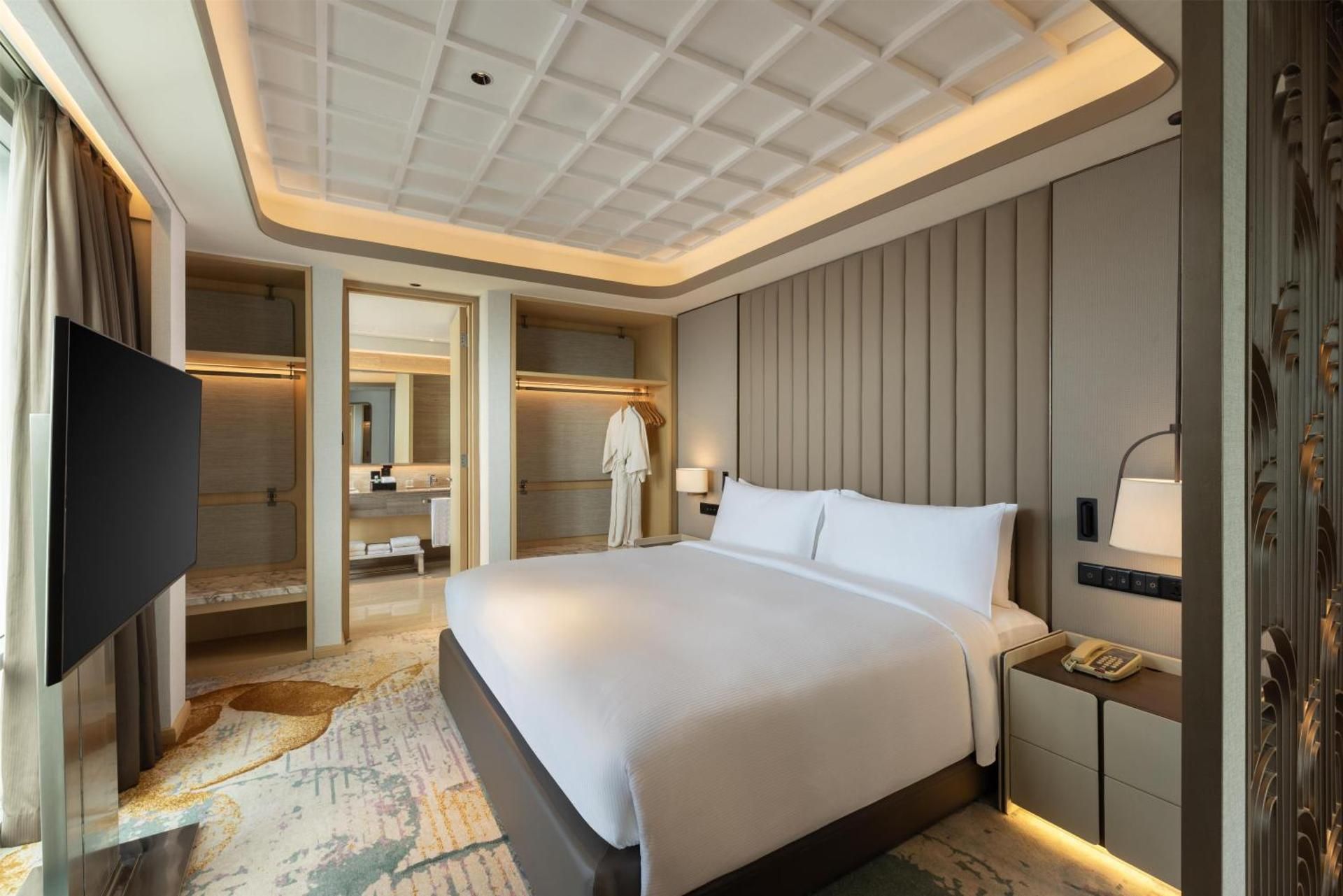 KING PREMIUM SUITE WITH BALCONY
