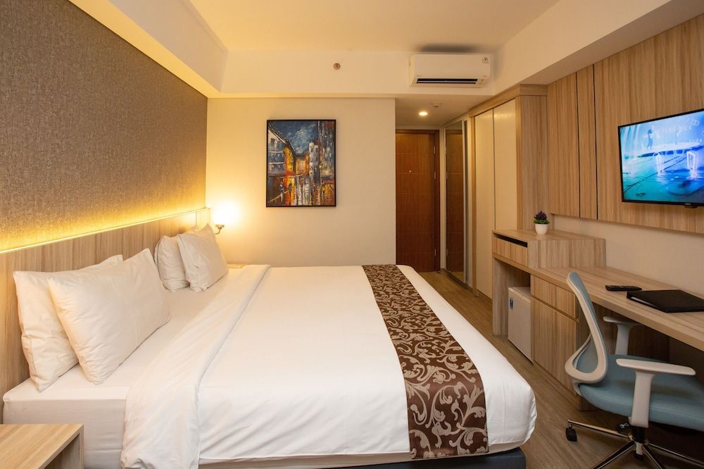 Avissa Suites Deluxe Room 9