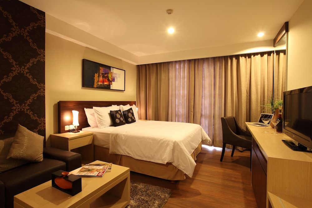 Avissa Suites Deluxe Room