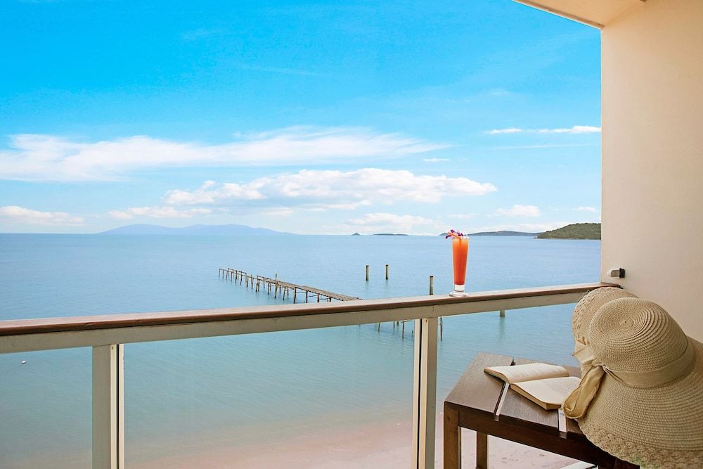 Enjoy Beach Hotel Deluxe Double Room, Sea View 13