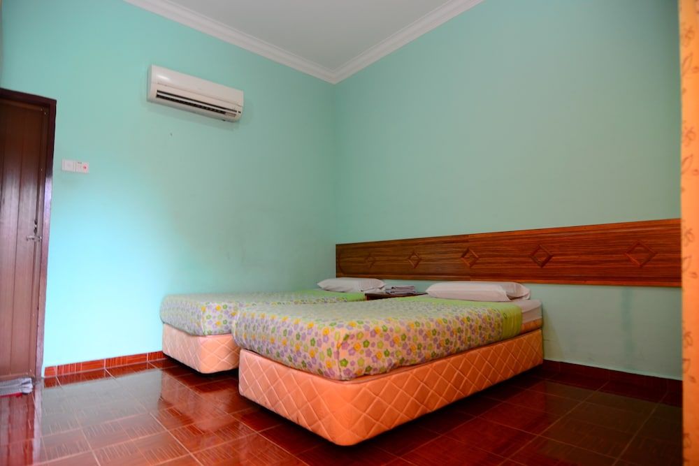 Purnama Beach Resort Standard Chalet 3