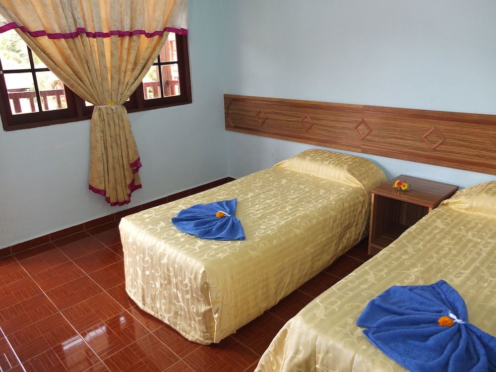 Purnama Beach Resort Standard Chalet 4