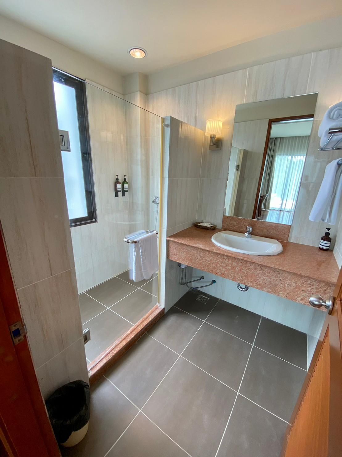 Vana Lake View Suite