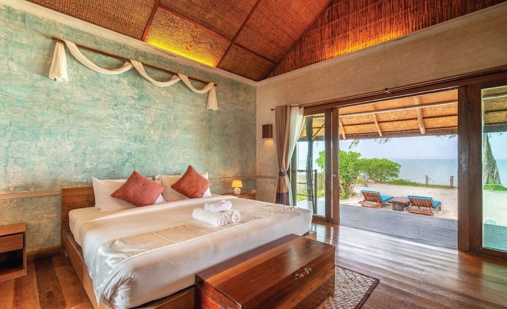 Tinkerbell Resort Beach Front  Villa 3