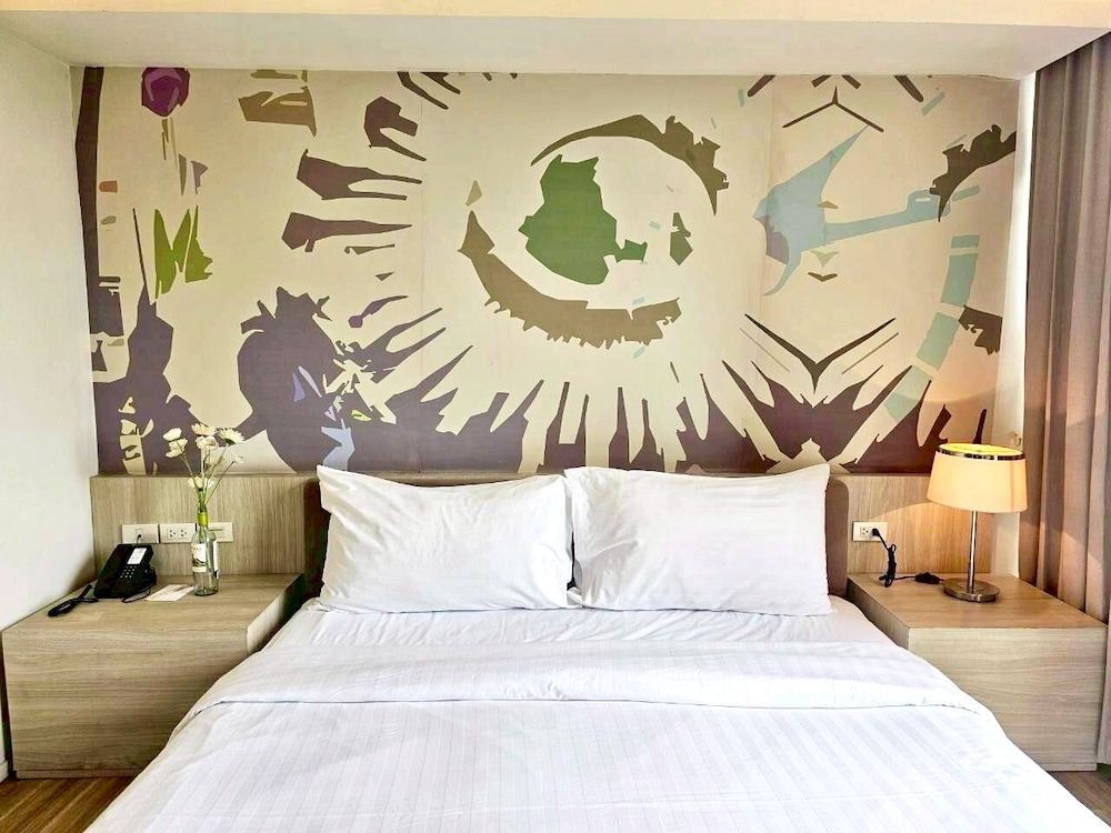 The Idle Hotel and Residence Deluxe room with balcony 3