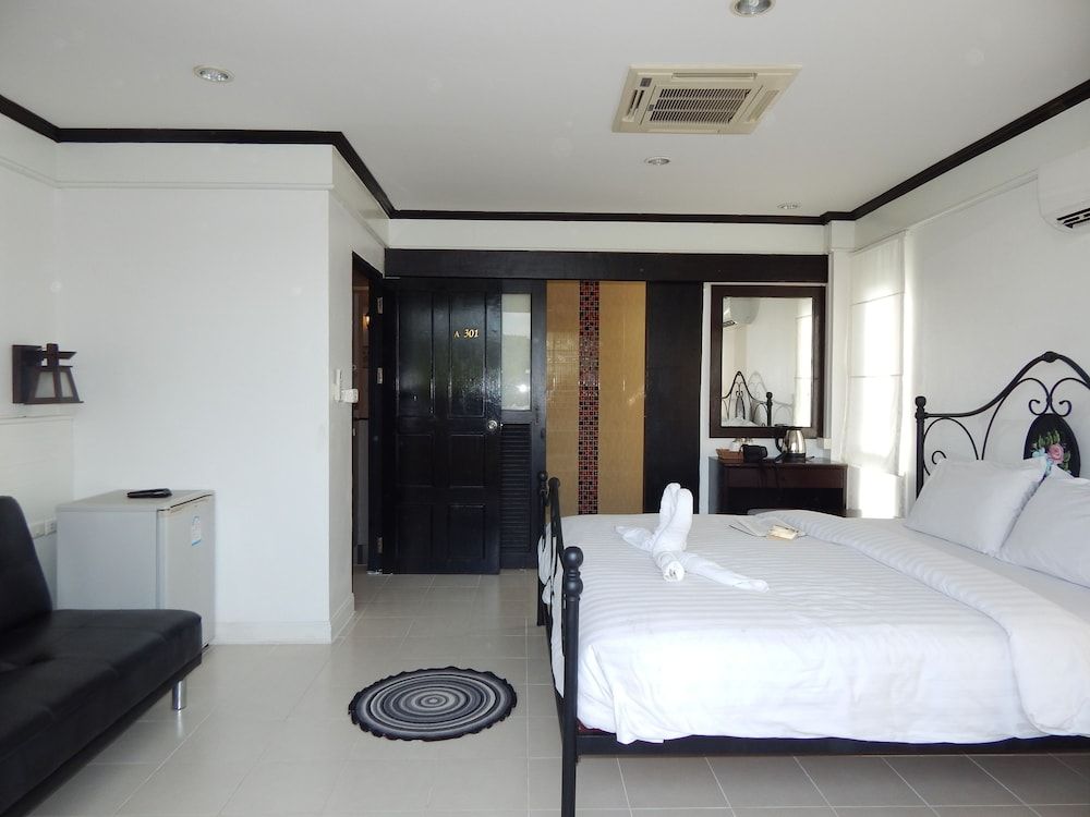 Jinta Andaman Deluxe Double Room 7