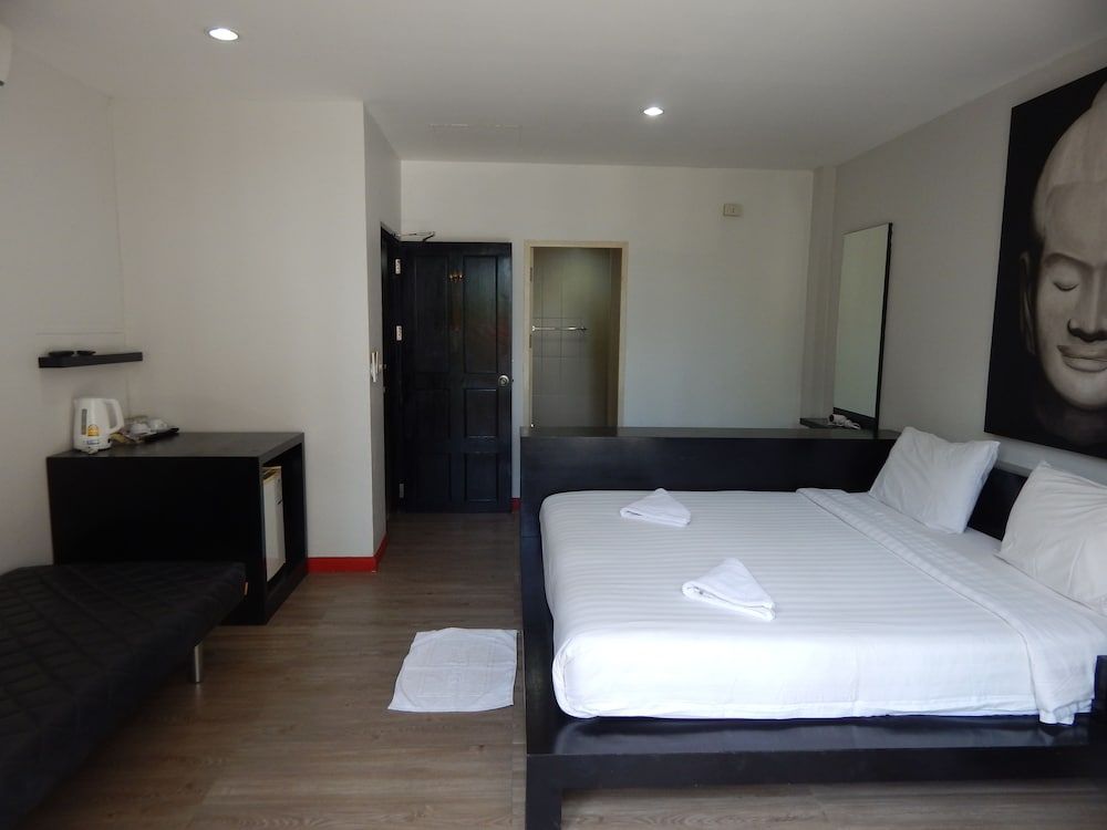 Jinta Andaman Deluxe Double Room 5