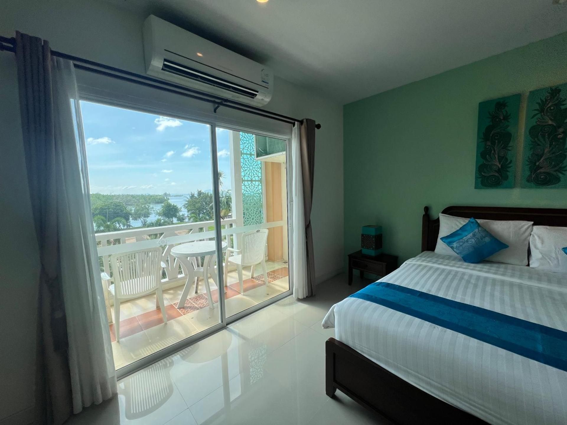 Premier Double Bed with River View 