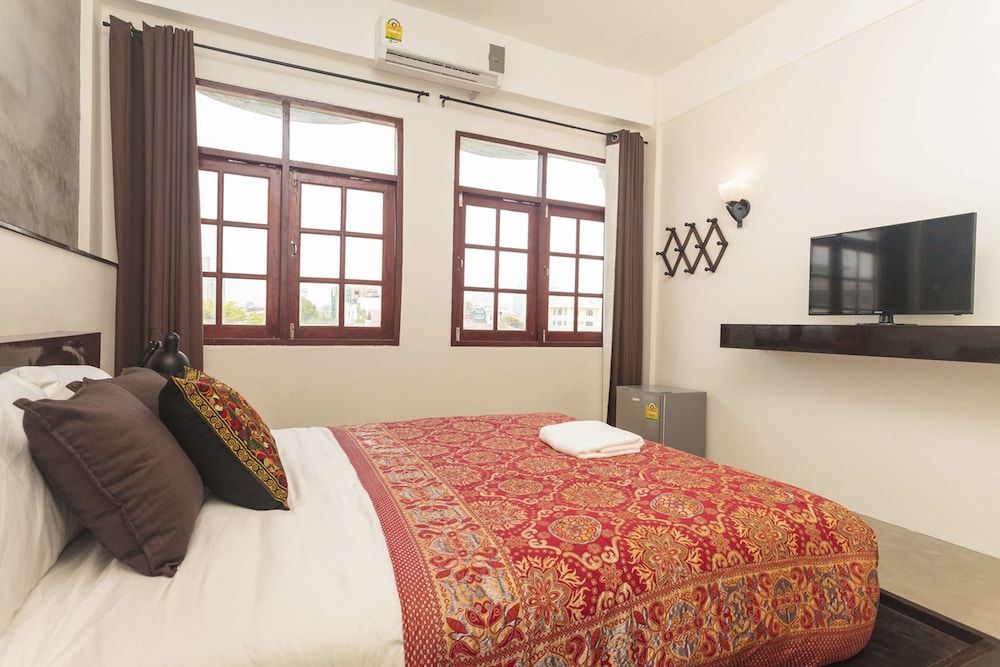 Deluxe Room with shared bathroom
