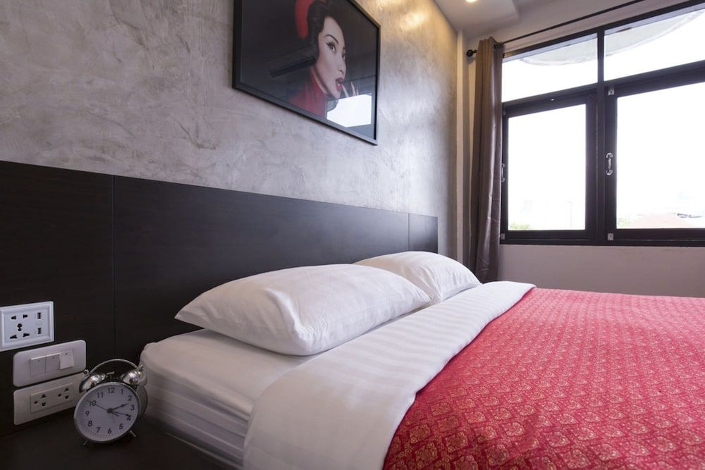 Deluxe Double Room, 1 Queen Bed, Private Bathroom, City View
